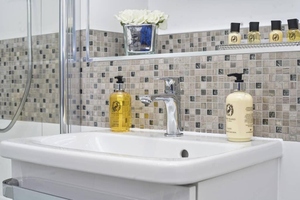 ステーンズFlat 3 Bridge Houseアパートメント エクステリア 写真