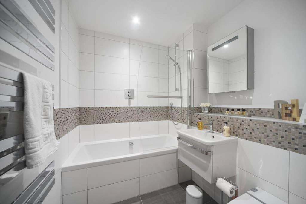 ステーンズFlat 3 Bridge Houseアパートメント エクステリア 写真