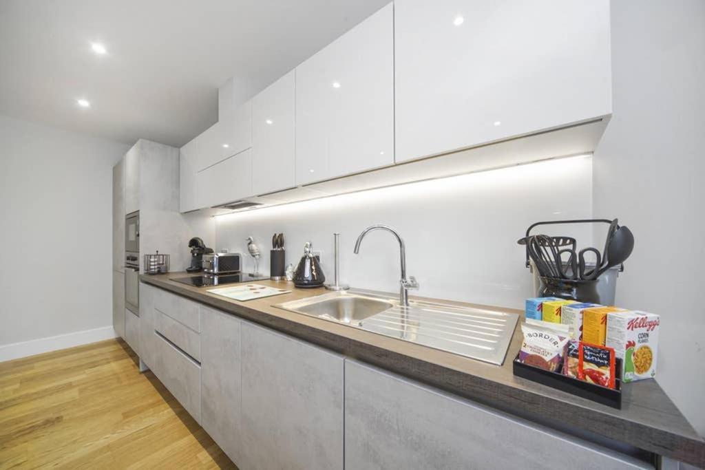 ステーンズFlat 3 Bridge Houseアパートメント エクステリア 写真