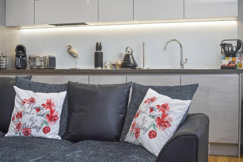 ステーンズFlat 3 Bridge Houseアパートメント エクステリア 写真